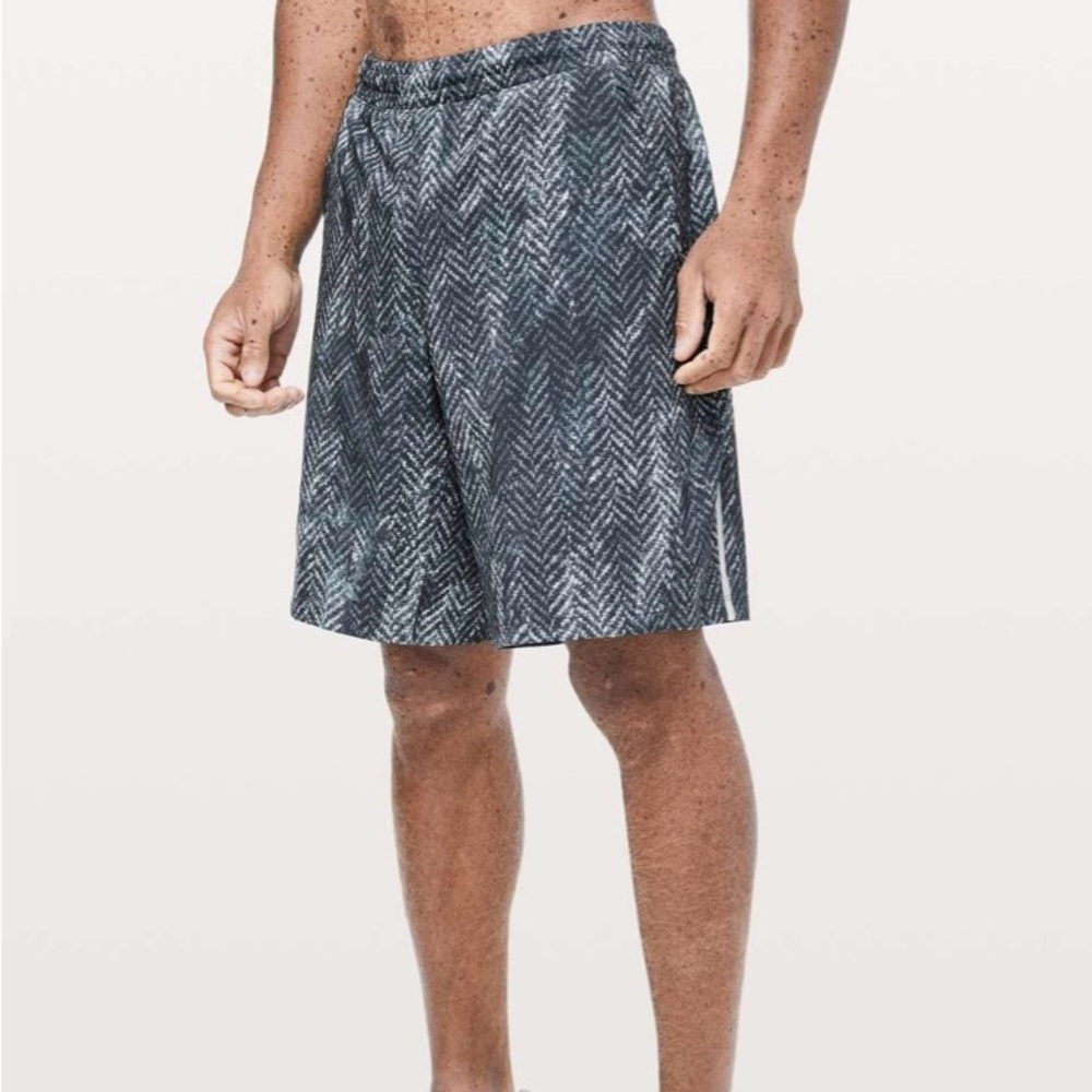 Lululemon Pace Breaker Short
Bleached Grey Herringbone Multi Size Large